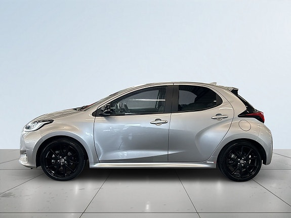 Toyota Yaris 4 of 5