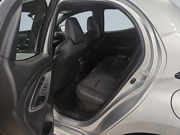 Toyota Yaris 13 of 19