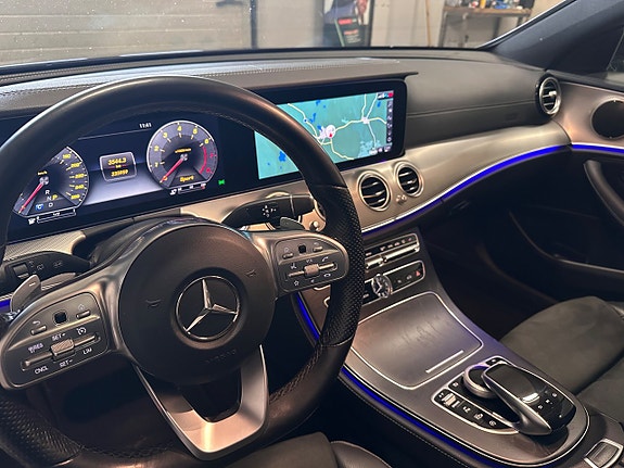 Mercedes-Benz E200 11 of 24