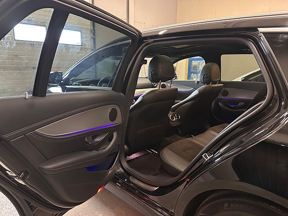 Mercedes-Benz E200 13 of 24