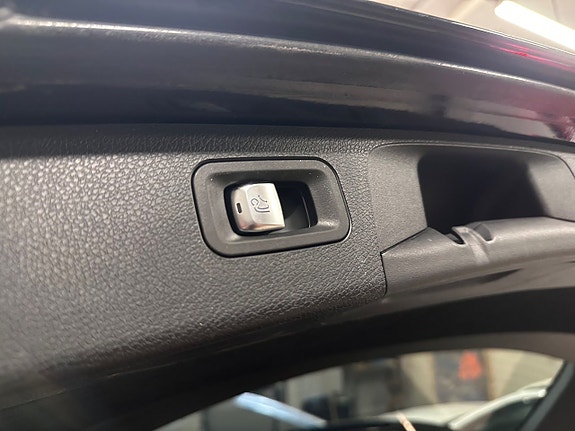 Mercedes-Benz E200 22 of 24