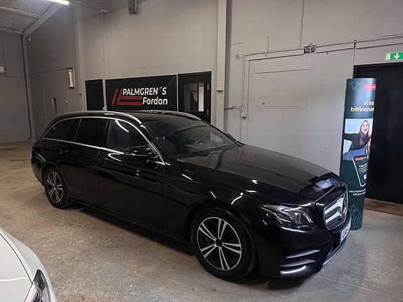 Mercedes-Benz E200 2 of 5