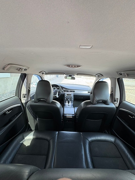 Volvo V70 11 of 21