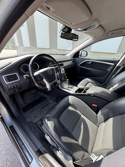 Volvo V70 12 of 21