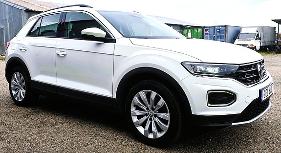 Volkswagen T-Roc 3 of 15