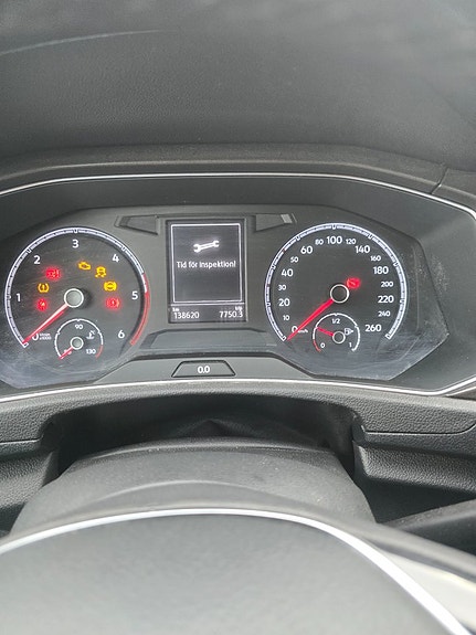 Volkswagen T-Roc 13 of 15