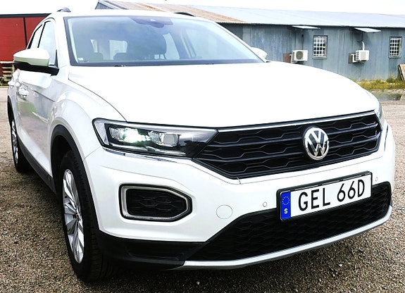 Volkswagen T-Roc 2 of 15