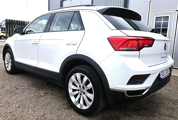 Volkswagen T-Roc 8 of 15