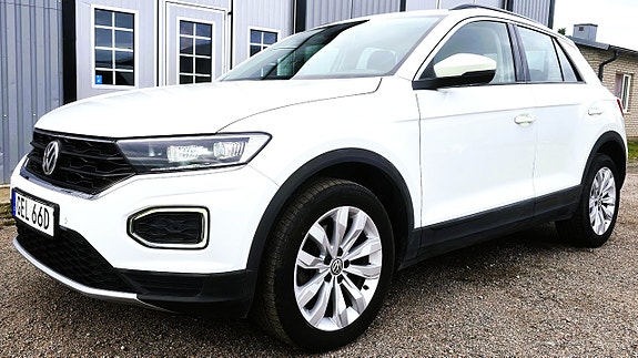Volkswagen T-Roc 10 of 15
