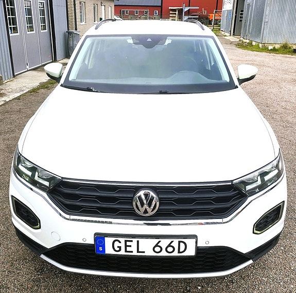 Volkswagen T-Roc 11 of 15