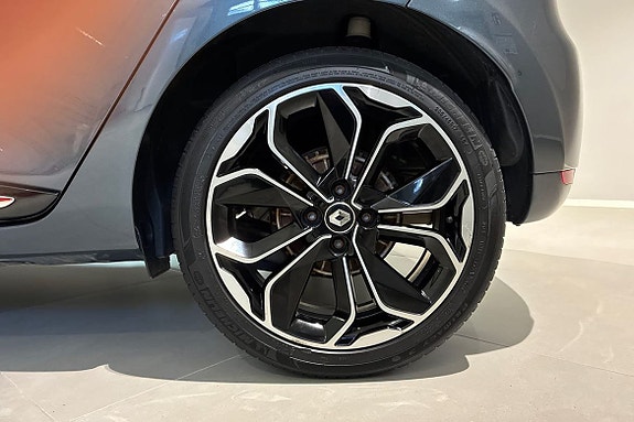 Renault Clio 18 of 19