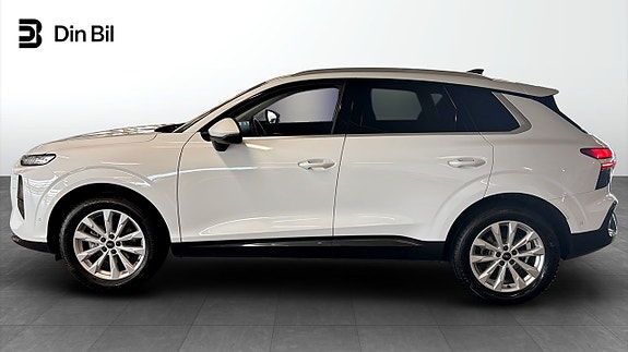 Audi Q3 2 of 5