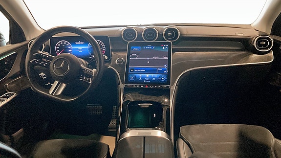 Mercedes-Benz GLC300 e 4 of 5