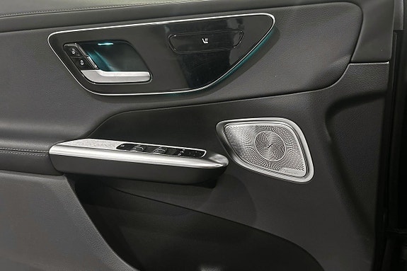 Mercedes-Benz GLC300 e 26 of 28