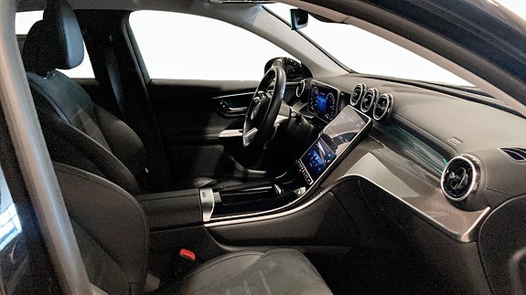 Mercedes-Benz GLC300 e 3 of 5