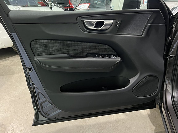 Volvo XC60 8 of 29