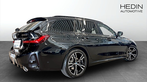 BMW 320 2 of 12