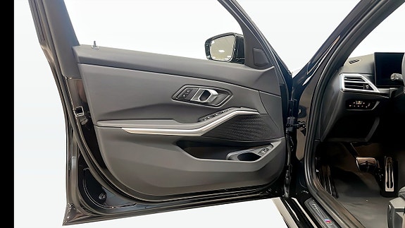 BMW 320 11 of 12
