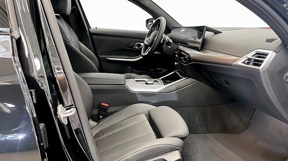 BMW 320 3 of 12