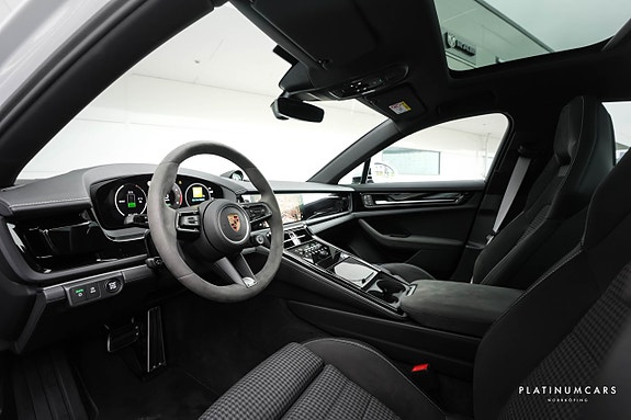 Porsche Panamera 4 3 of 5