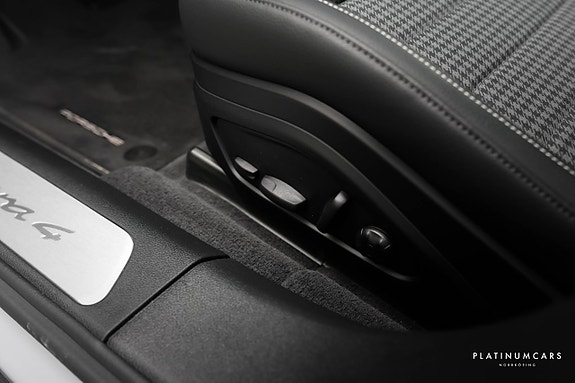Porsche Panamera 4 15 of 19