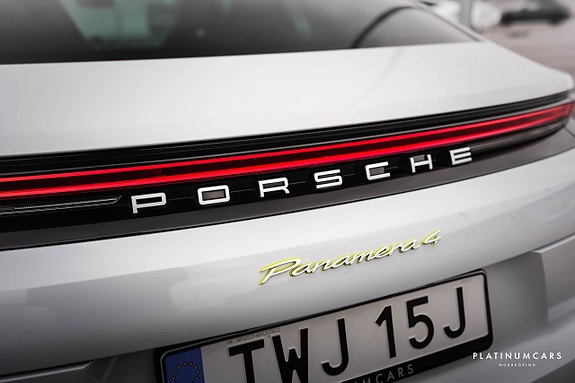 Porsche Panamera 4 18 of 19