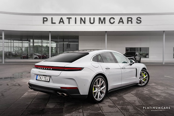 Porsche Panamera 4 2 of 5