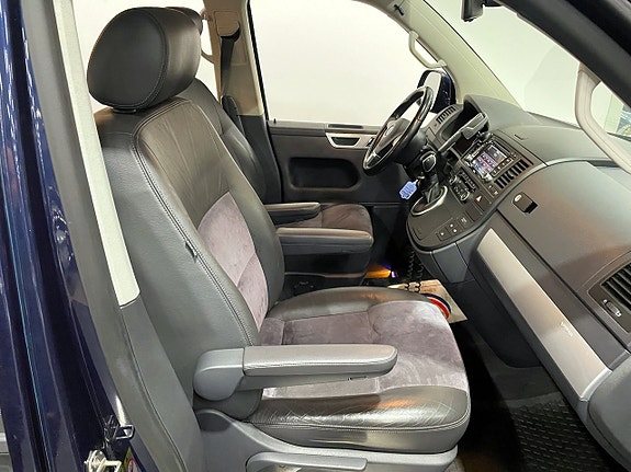 Volkswagen Multivan 27 of 30