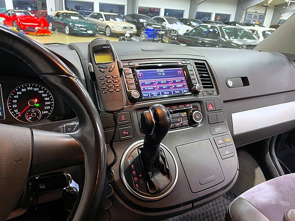Volkswagen Multivan 25 of 30