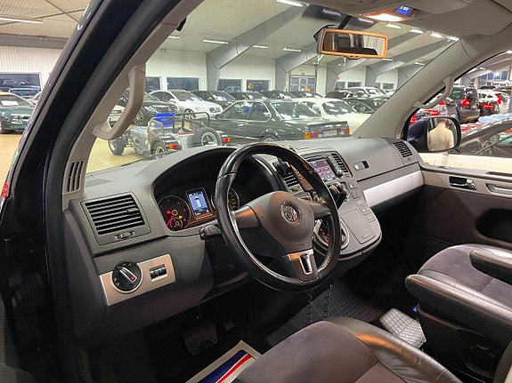 Volkswagen Multivan 23 of 30