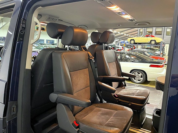 Volkswagen Multivan 17 of 30