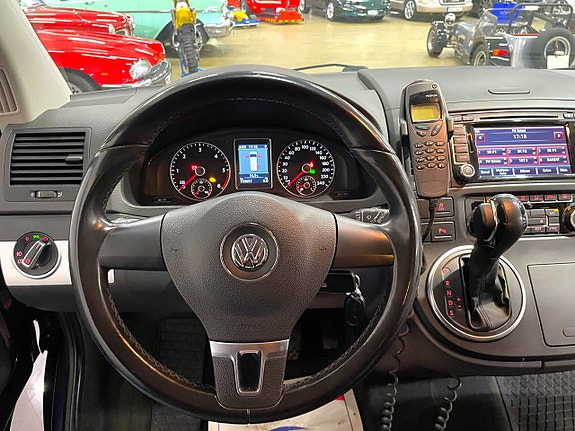 Volkswagen Multivan 24 of 30