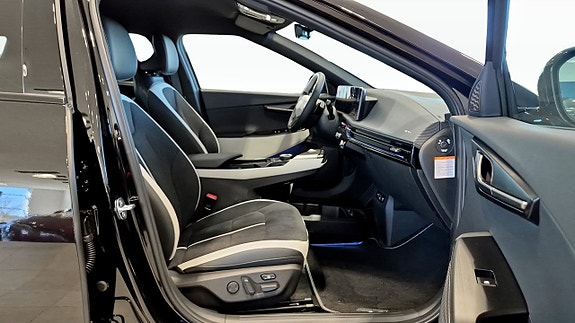 Kia EV6 8 of 12