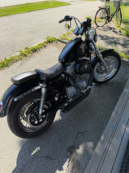 Harley-Davidson 883 Hugger 2 of 4