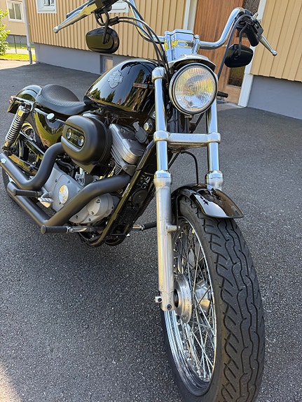 Harley-Davidson 883 Hugger 4 of 4