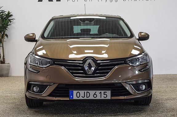 Renault Megane IV 4 of 5
