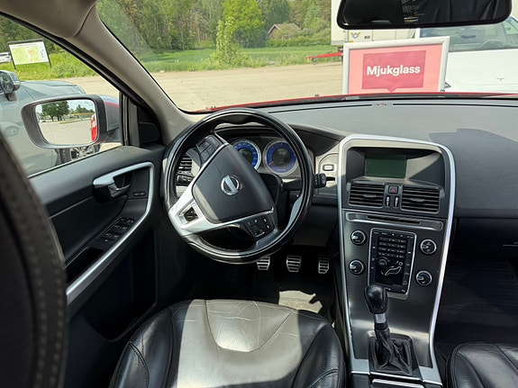 Volvo XC60 3 of 5