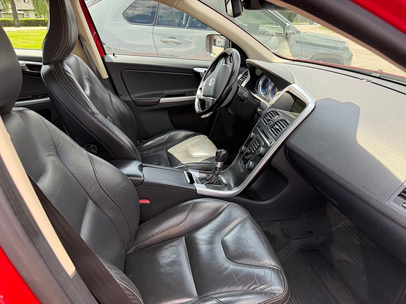 Volvo XC60 4 of 5