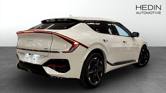 Kia EV6 2 of 12