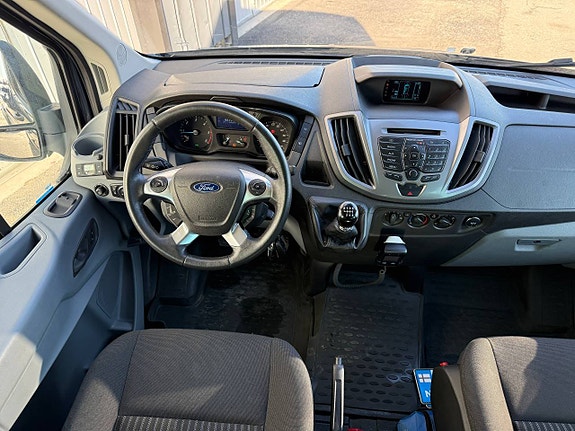 Ford Transit 9 of 12