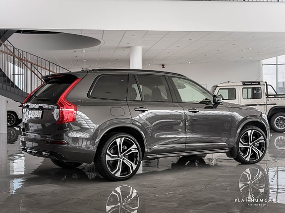 Volvo XC90 2 of 22