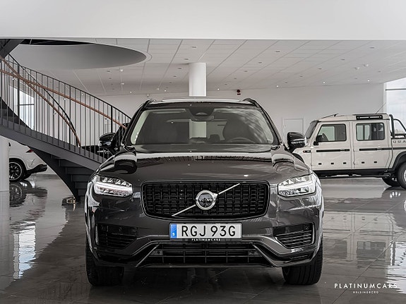 Volvo XC90 3 of 22