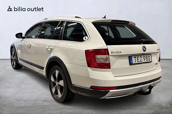 Skoda Octavia Scout 3 of 5