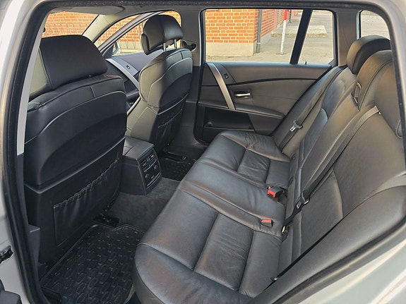 BMW 530d 4 of 5