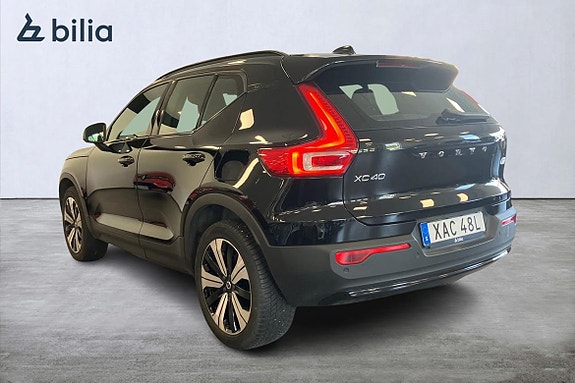 Volvo XC40 2 of 5