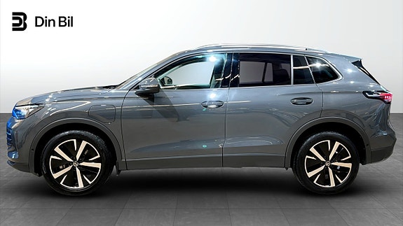 Volkswagen Tiguan 2 of 5