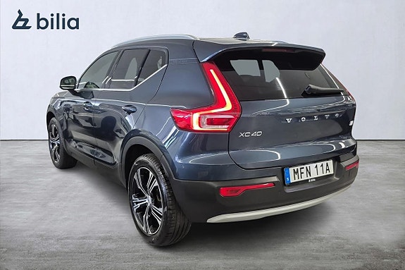 Volvo XC40 2 of 5