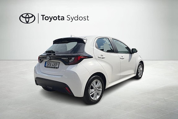 Toyota Yaris 3 of 5