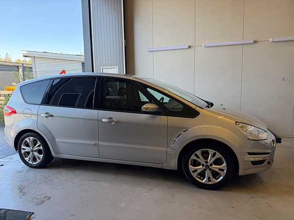 Ford S-MAX 3 of 5