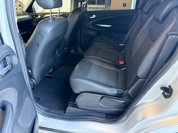 Ford S-MAX 13 of 18